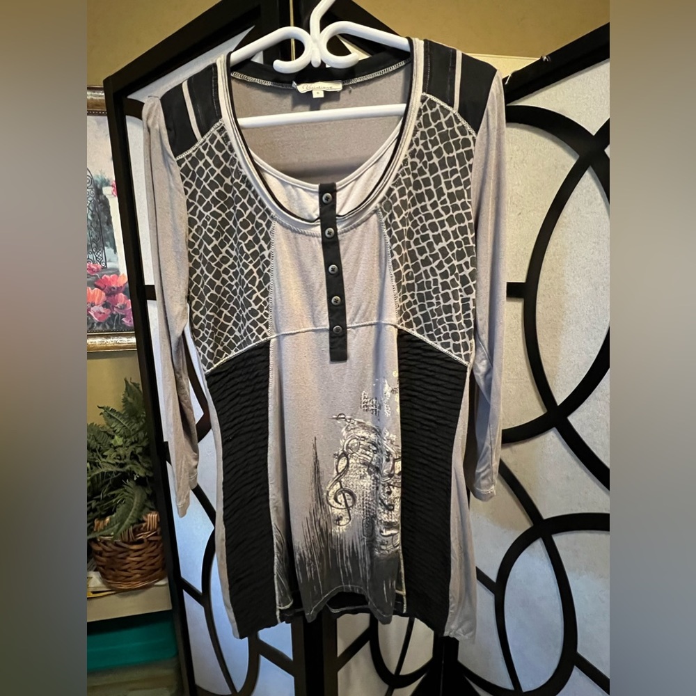 Grey and black tunic top with music theme. Size small
